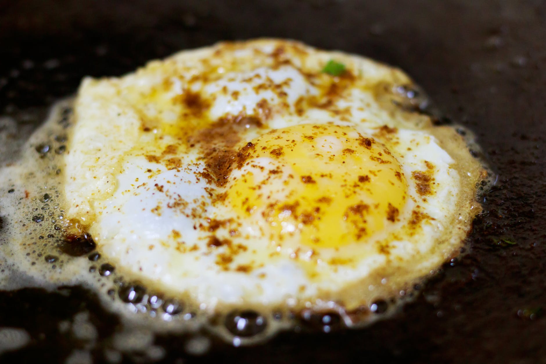 Fried egg with seasonings.